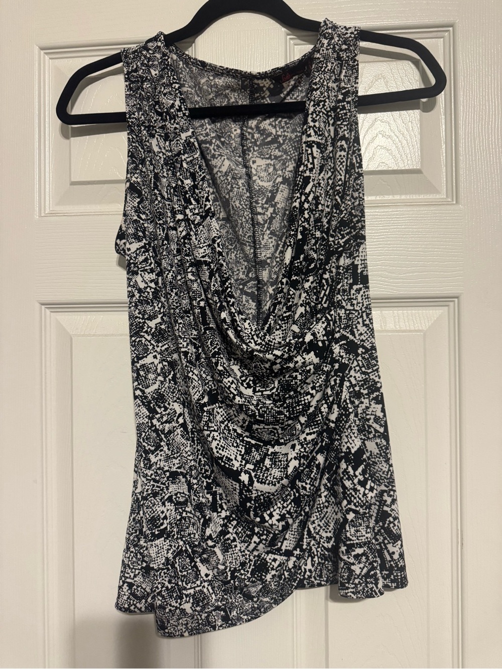 sofia by sofia vergara Black & White Sleeveless Draped Cowl Neck Top